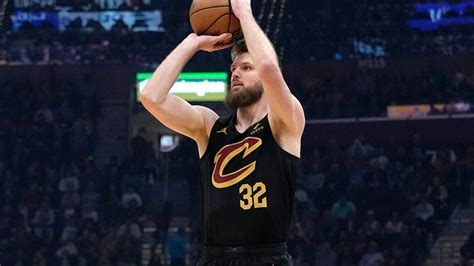 Dean Wade scores 20 in fourth, Cavs rally to stun Celtics and end .
